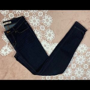 EUC J Brand Mid Rise Super Skinny in Starless Jeans 25